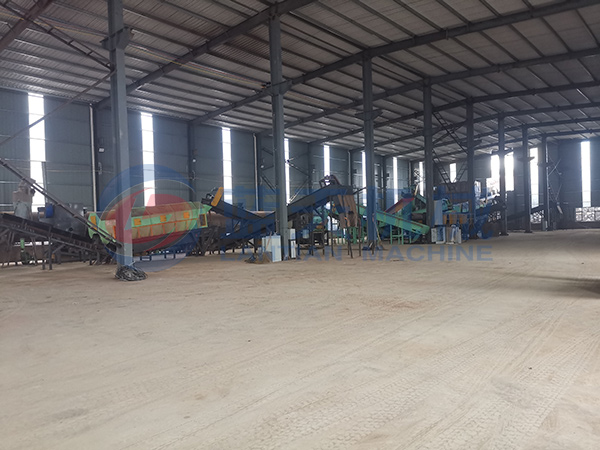 海南三亞陳腐垃圾篩分現(xiàn)場(chǎng)